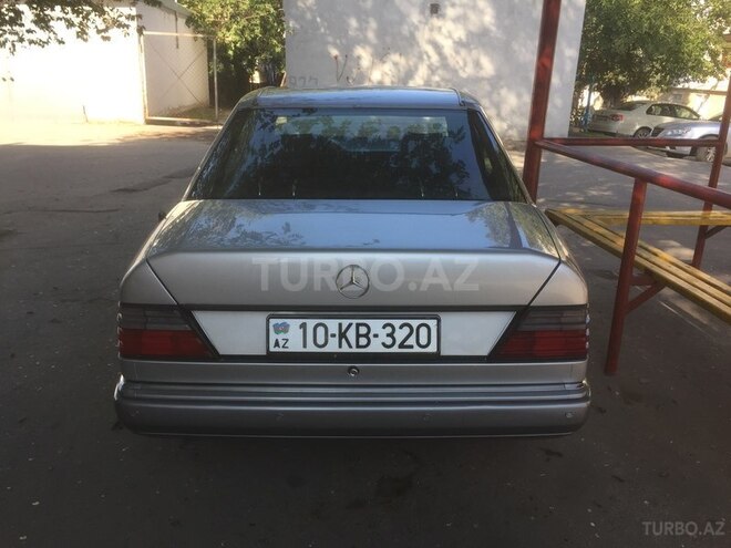 Mercedes E 220 1993, 287,000 km - 2.2 l - Bakı