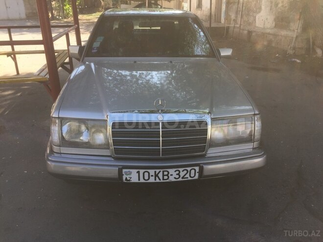 Mercedes E 220 1993, 287,000 km - 2.2 l - Bakı