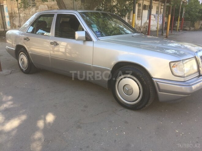 Mercedes E 220 1993, 287,000 km - 2.2 l - Bakı