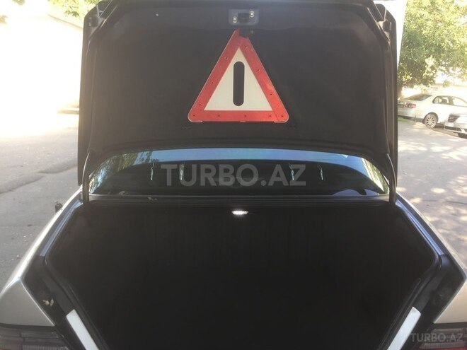 Mercedes E 220 1993, 287,000 km - 2.2 l - Bakı