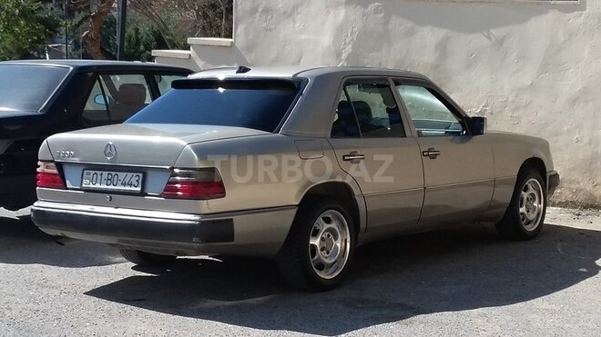 Mercedes E 200 1992, 325,000 km - 2.0 л - Bakı
