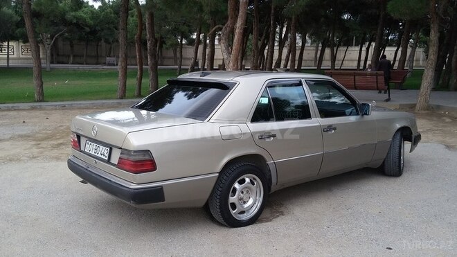 Mercedes E 200 1992, 325,000 km - 2.0 л - Bakı