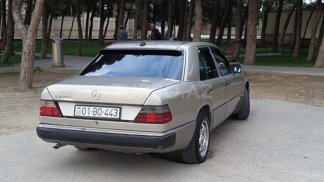 Mercedes E 200 1992, 325,000 km - 2.0 л - Bakı
