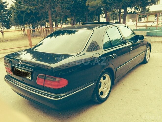 Mercedes E 240 2001, 230,000 km - 2.6 l - Sumqayıt