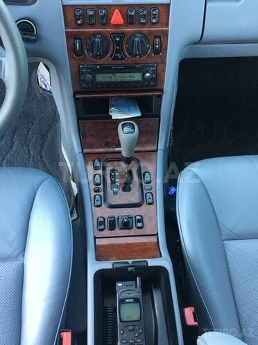 Mercedes E 240 1999, 324,278 km - 2.4 l - Sumqayıt