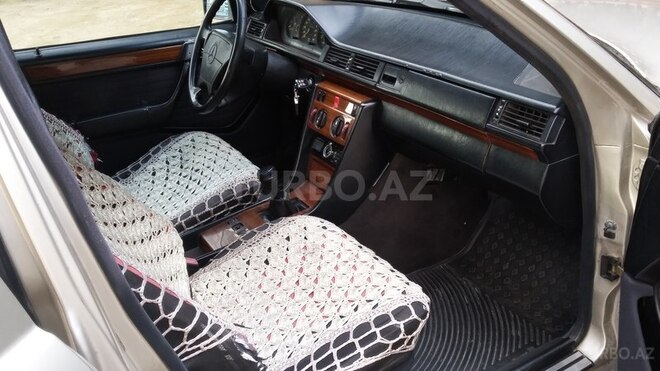 Mercedes E 200 1992, 325,000 km - 2.0 л - Bakı