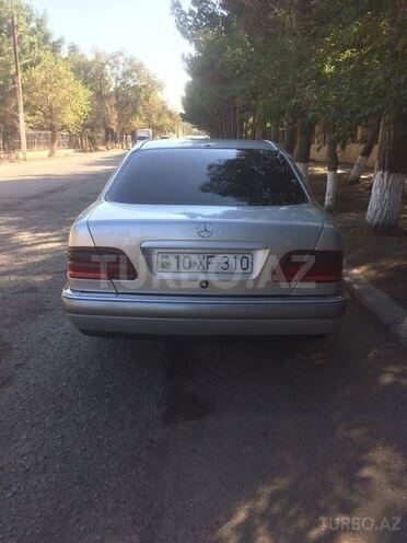 Mercedes E 230 1996, 300,000 km - 2.3 l - Sumqayıt