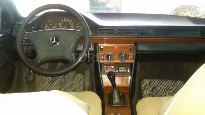 Mercedes E 250 1992, 345,647 km - 2.5 l - Gəncə