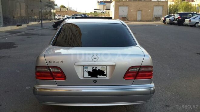 Mercedes E 240 2001, 178,000 km - 2.4 l - Bakı