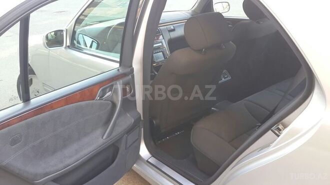Mercedes E 240 2001, 178,000 km - 2.4 l - Bakı