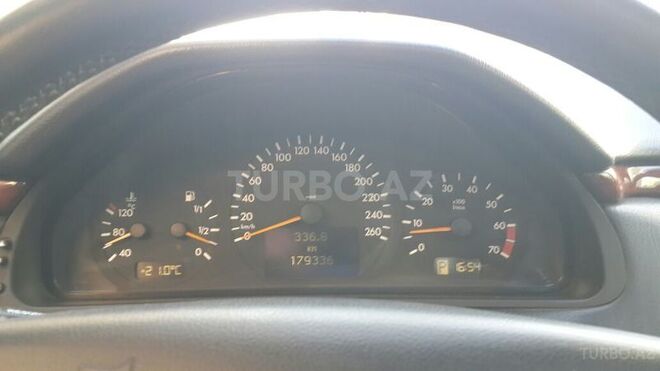 Mercedes E 240 2001, 178,000 km - 2.4 l - Bakı