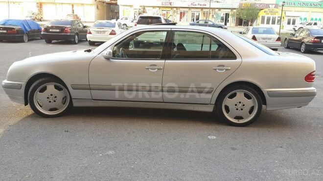 Mercedes E 240 2001, 178,000 km - 2.4 l - Bakı