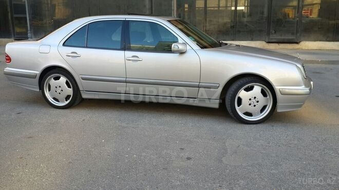 Mercedes E 240 2001, 178,000 km - 2.4 l - Bakı