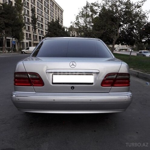 Mercedes E 220 2000, 350,000 km - 2.2 l - Bakı