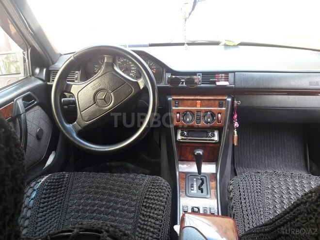 Mercedes E 280 1993, 310,000 km - 2.8 л - Bakı