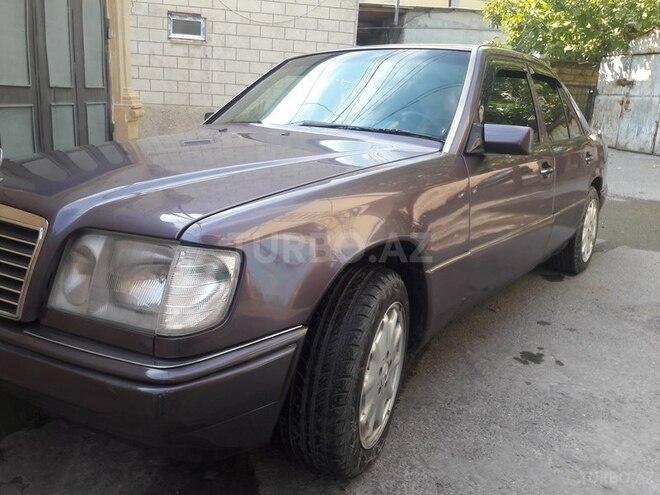 Mercedes E 280 1993, 310,000 km - 2.8 л - Bakı