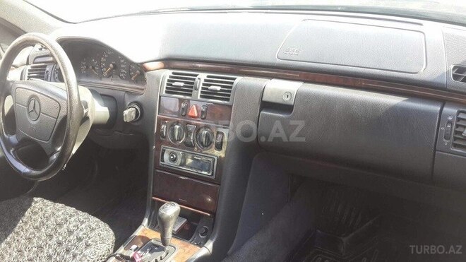 Mercedes E 230 1996, 348,000 km - 2.3 l - Sumqayıt