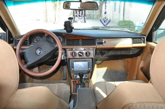 Mercedes 190 1993, 212,000 km - 2.2 л - Bakı