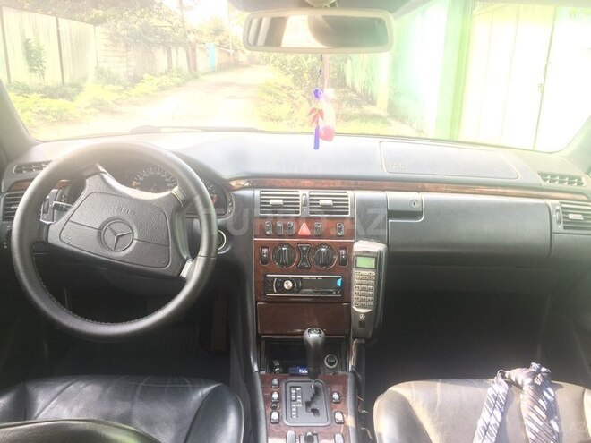Mercedes E 280 1997, 285,300 km - 2.8 l - Qazax