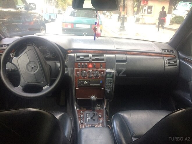 Mercedes E 280 1997, 285,300 km - 2.8 l - Qazax