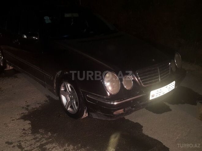 Mercedes E 220 2001, 164,324 km - 2.2 l - Bakı