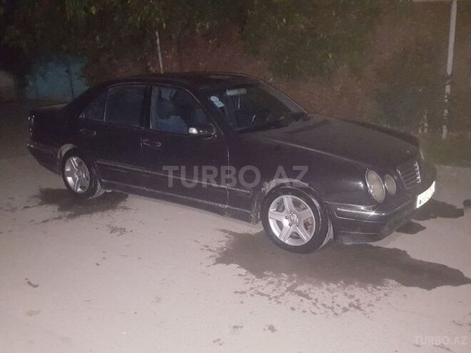 Mercedes E 220 2001, 164,324 km - 2.2 l - Bakı