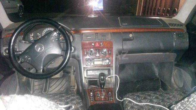 Mercedes E 220 2001, 164,324 km - 2.2 l - Bakı