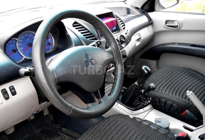 Mitsubishi L200 2008, 210,000 km - 2.5 л - Salyan