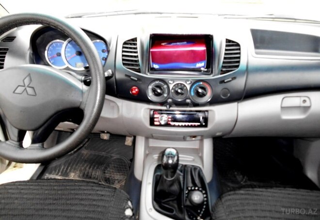Mitsubishi L200 2008, 210,000 km - 2.5 л - Salyan