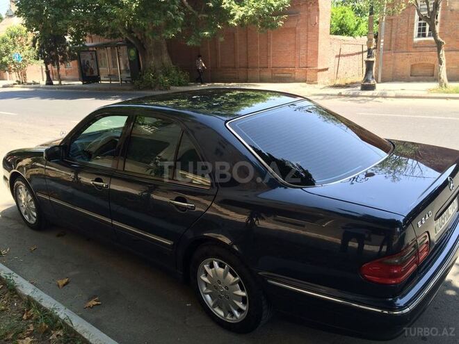 Mercedes E 240 1999, 221,498 km - 2.4 l - Gəncə