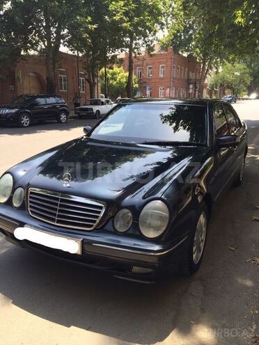 Mercedes E 240 1999, 221,498 km - 2.4 l - Gəncə