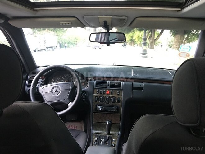 Mercedes E 320 1997, 295,000 km - 3.2 l - Bakı