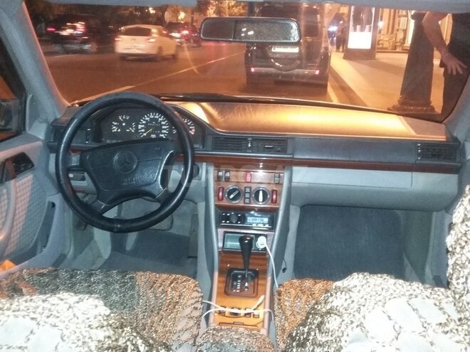 Mercedes E 220 1995, 344,750 km - 2.2 l - Bakı
