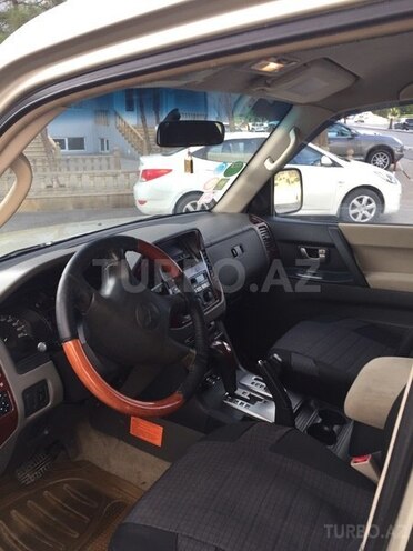 Mitsubishi Pajero 2005, 239,000 km - 2.8 l - Bakı