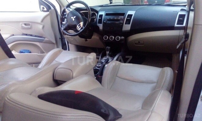 Mitsubishi Outlander 2010, 123,000 km - 3.0 l - Bakı