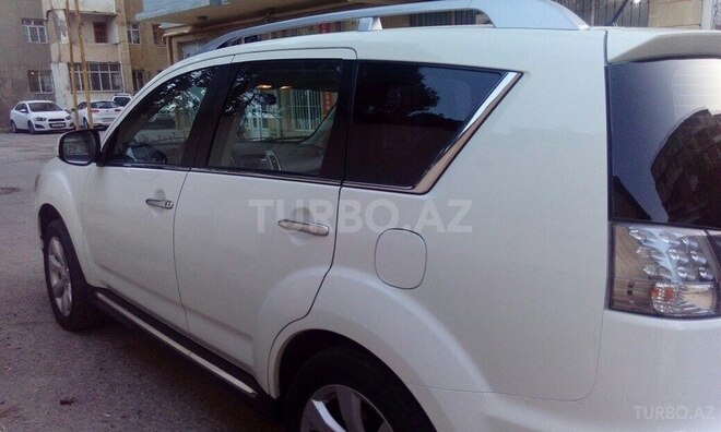 Mitsubishi Outlander 2010, 123,000 km - 3.0 l - Bakı