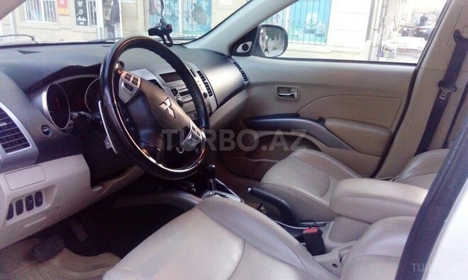 Mitsubishi Outlander 2010, 123,000 km - 3.0 l - Bakı