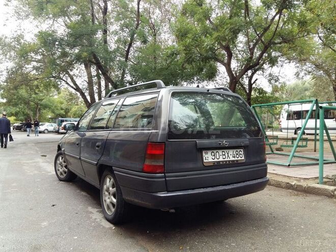 Opel Astra 1997, 200,000 km - 1.6 l - Bakı