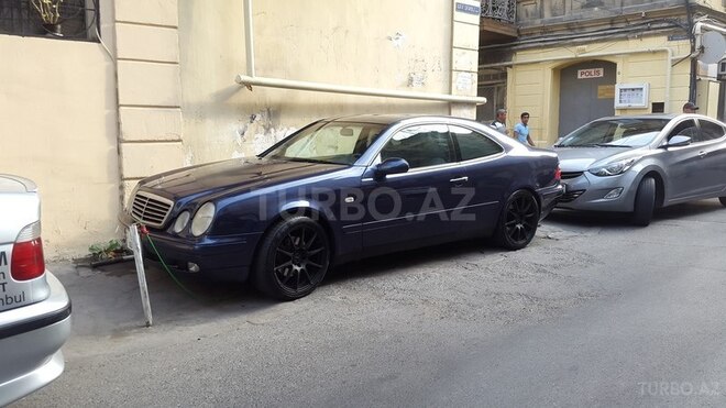 Mercedes E 320 1999, 210,000 km - 3.2 l - Bakı