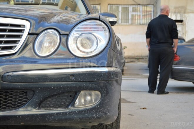 Mercedes E 320 2002, 239,000 km - 3.2 l - Bakı