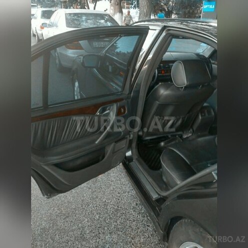 Mercedes E 320 2001, 324,000 km - 0.3 l - Bakı