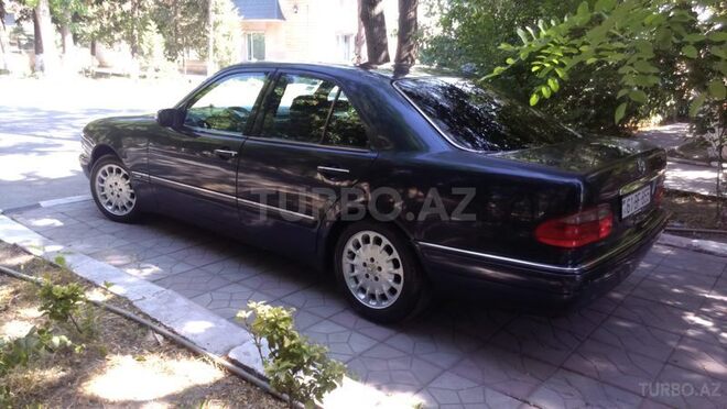 Mercedes E 200 1997, 320,000 km - 2.0 l - Ucar