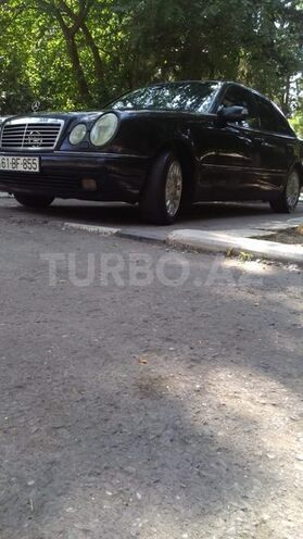 Mercedes E 200 1997, 320,000 km - 2.0 l - Ucar