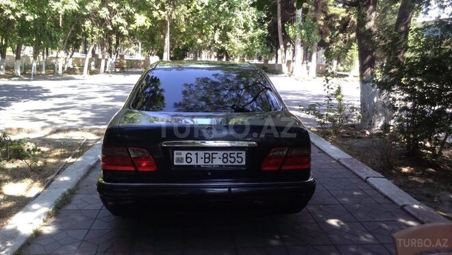 Mercedes E 200 1997, 320,000 km - 2.0 l - Ucar