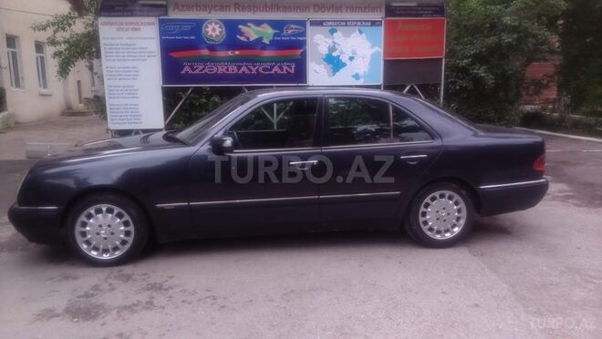 Mercedes E 200 1997, 320,000 km - 2.0 l - Ucar