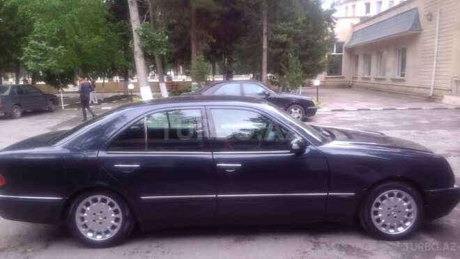 Mercedes E 200 1997, 320,000 km - 2.0 l - Ucar