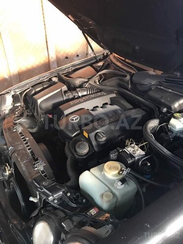 Mercedes E 240 2001, 200,000 km - 2.6 l - Bakı