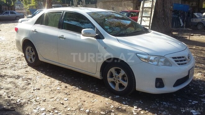 Toyota Corolla 2013, 226,000 km - 1.8 l - Bakı