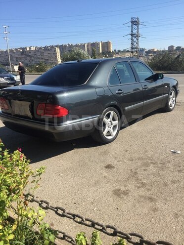 Mercedes E 230 1997, 233,500 km - 2.3 l - Bakı