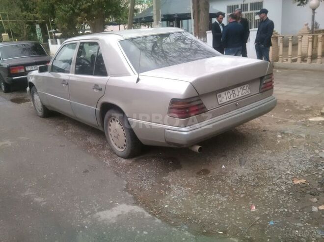 Mercedes E 250 1992, 890,000 km - 2.5 l - Biləsuvar